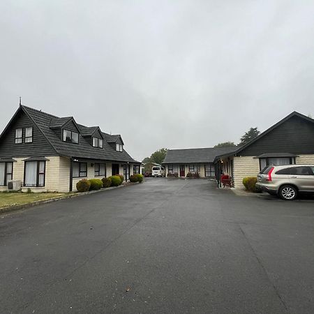 Academy Lodge Motel Ашбертон Экстерьер фото