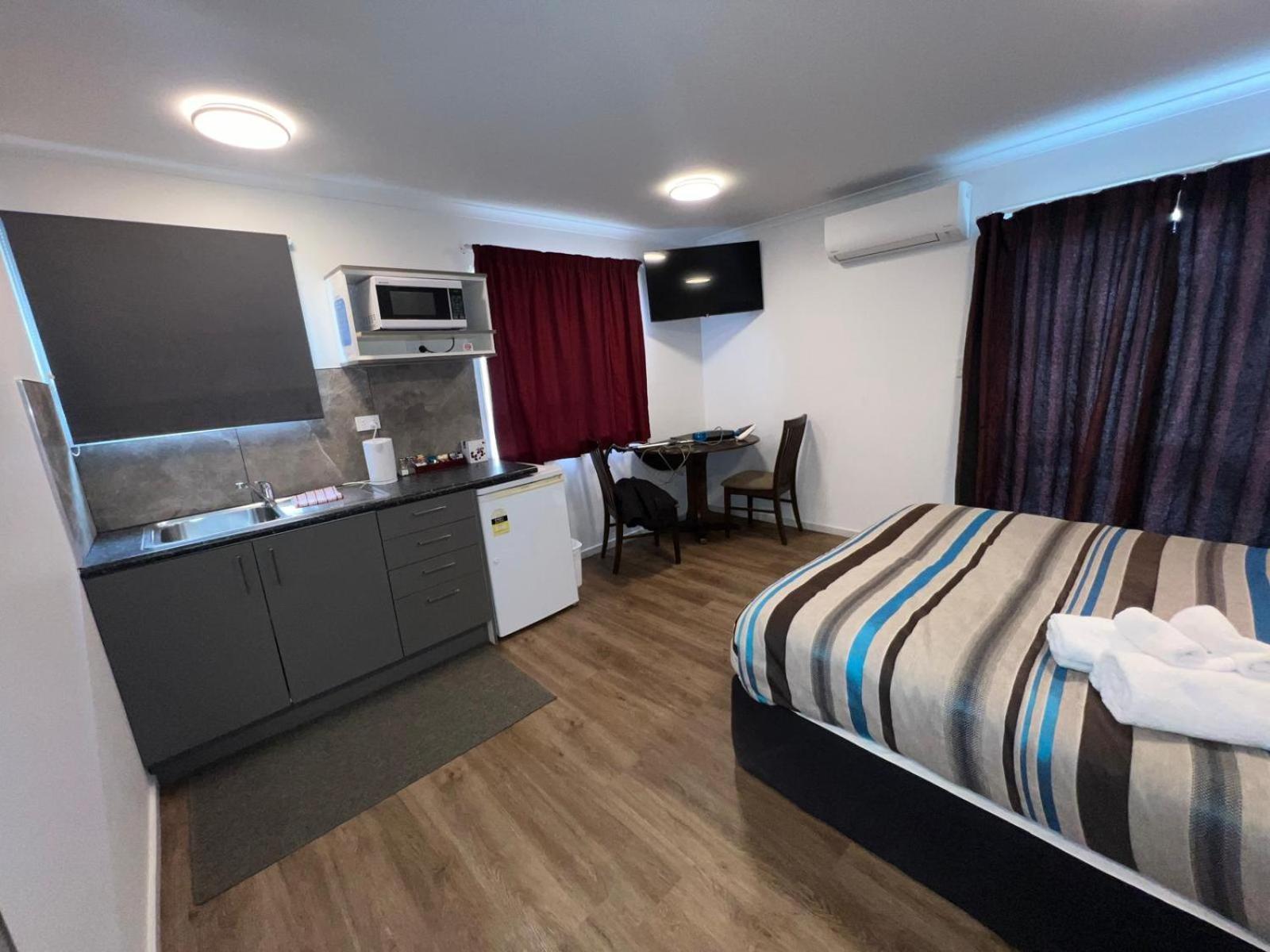 Academy Lodge Motel Ашбертон Экстерьер фото