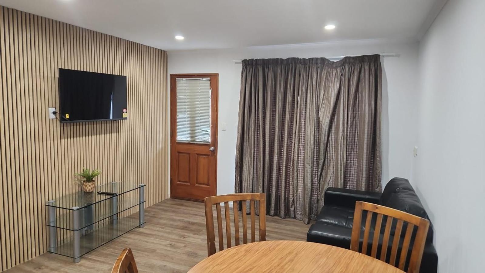 Academy Lodge Motel Ашбертон Экстерьер фото
